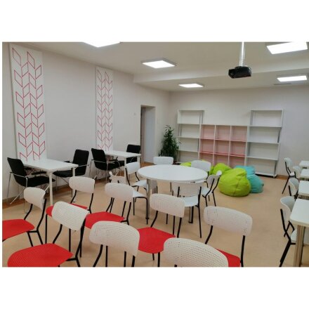 Стул на металлокаркасе SHT-S85М белый / черный 