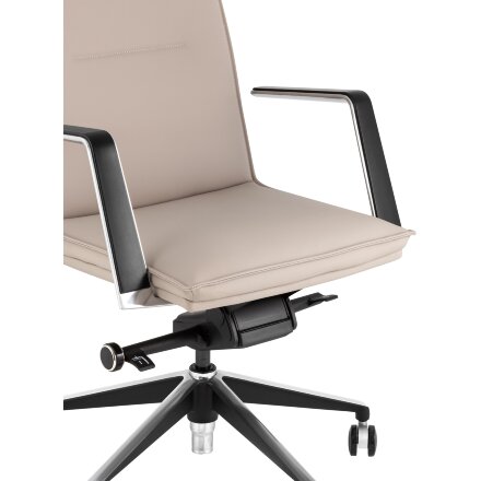 Кресло офисное TopChairs Arrow светло-серый 